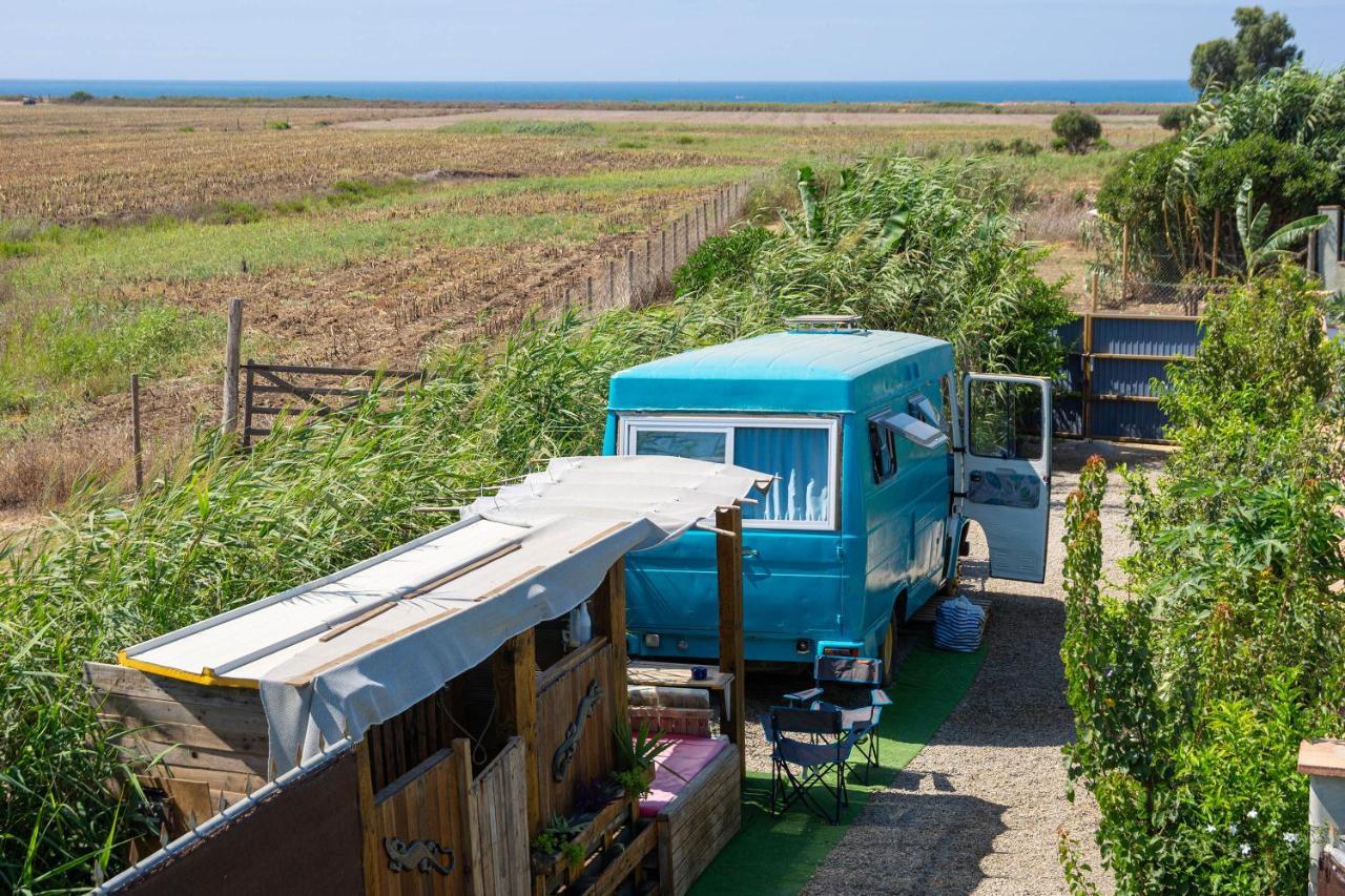 Jabuti Autocaravana Con Porche Y Aparcamiento Cadiz Exterior photo
